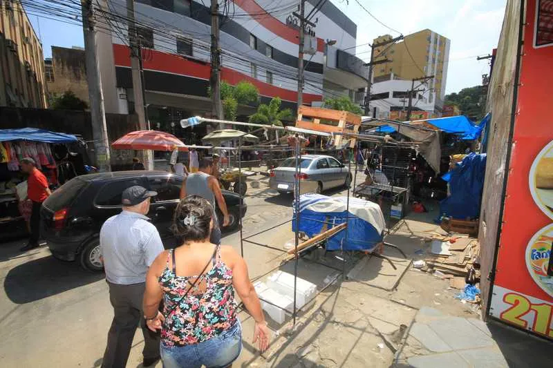 Sem fiscalização da Prefeitura , camelôs irregulares voltaram a ocupar ruas de Alcântara durante o dia