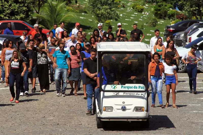 20 04 2018 Enterro do motoboy Lennilton executado no Jóquei SG SN