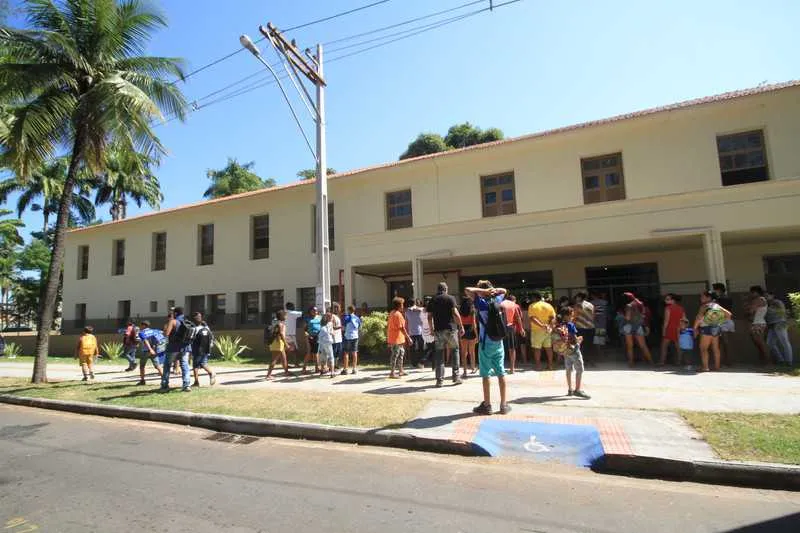 Imagem ilustrativa da imagem Escola em São Gonçalo só funciona duas horas por dia