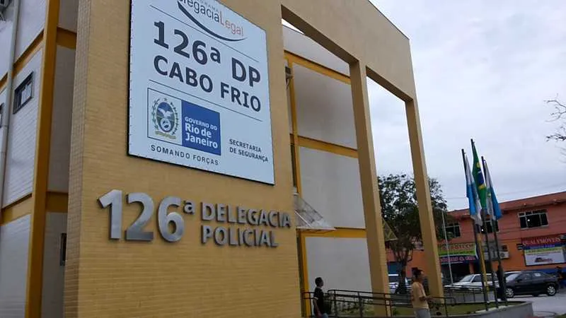 O preso foi encaminhado para a 126ª DP (Cabo Frio), que investiga a participação dele em outros crimes.