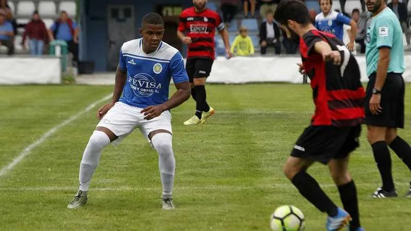 Volante Caio Fabio quer se firmar no futebol espanhol para levar a família dele para viver na Europa