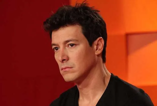 O apresentador Rodrigo Faro e a Rede Record de Televisão foram condenados por “tortura física e emocional” a participante do quadro “Arruma Meu Marido” exibido dentro do programa do ator em 2011. Durante a gravação, o participante teve que extrair 12 dentes da boca, tendo que tomar um anestesia e prejudicado sua arcada dentária.