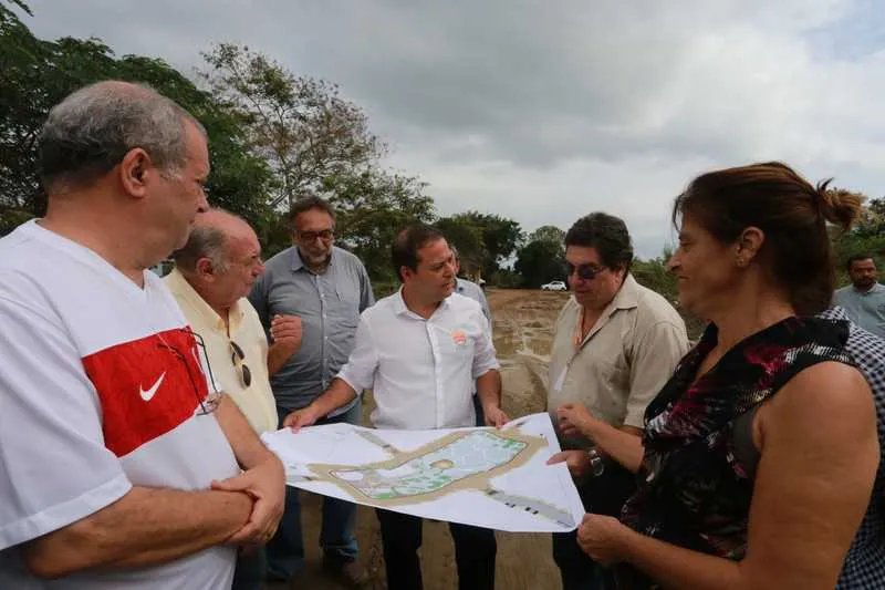 Rodrigo Neves visitou as obras de urbanização do bairro Boa Vista, na Região Oceânica