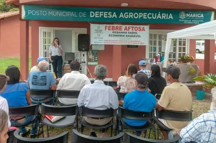Pequenos produtores assistiram palestra no Posto Municipal de Defesa Agropecuária, no Caju