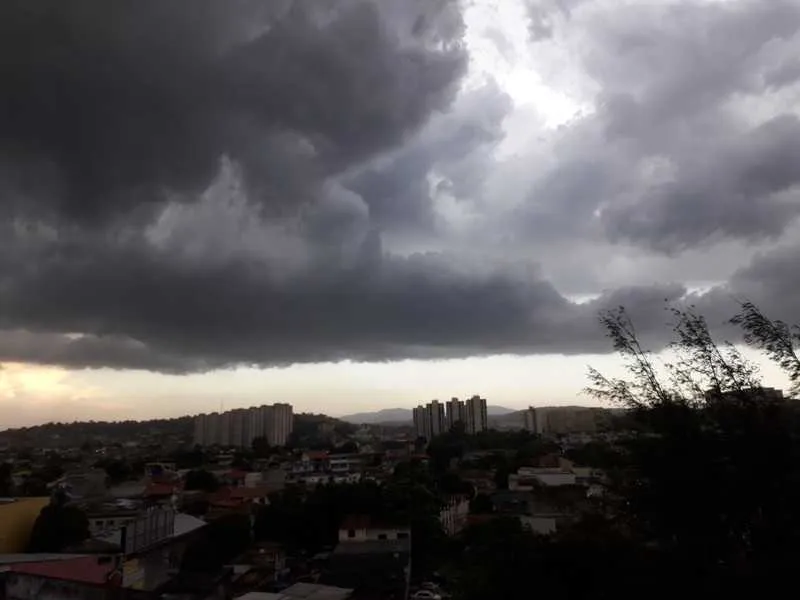 Densas nuvens e ventos se formaram em SG 