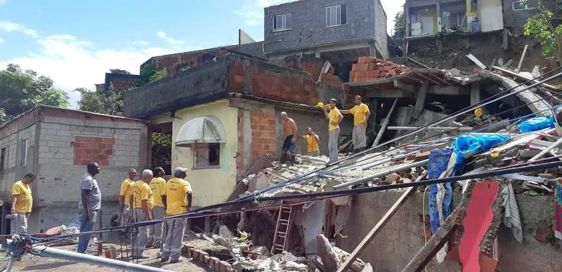 Imagem ilustrativa da imagem Um dia após temporal, caos, destruição e tristeza