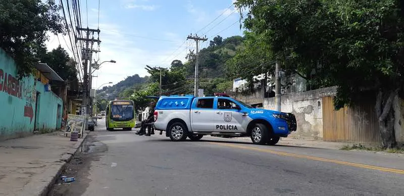 Na ação, um homem foi preso e drogas foram apreendidas