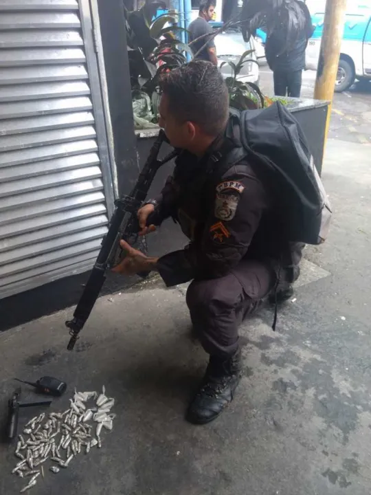 Policiais militares foram ao local para combater o tráfico de drogas e o roubo de cargas