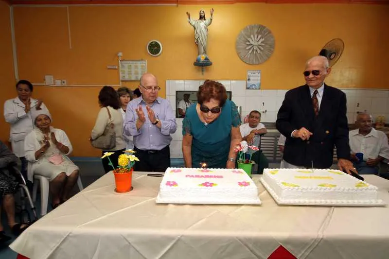 Reitora Marlene Salgado de Oliveira comemorou antecipadamente seu aniversário de 83 anos