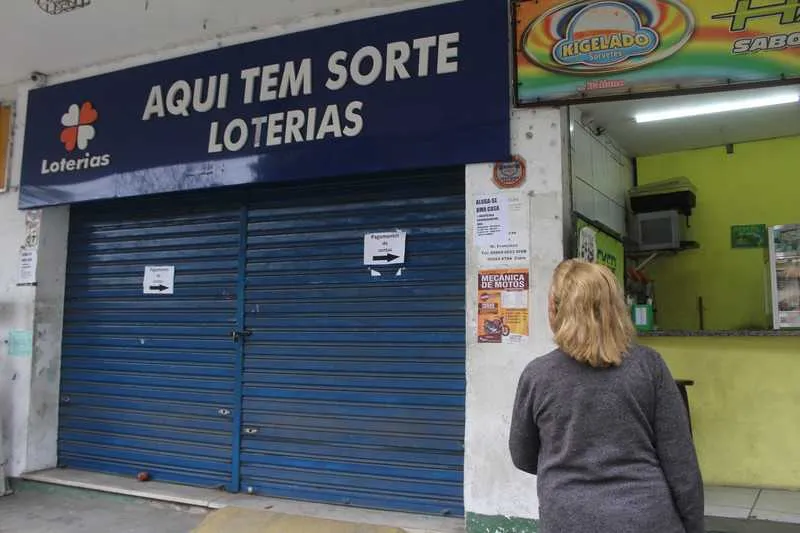 Lojas do Rocha (acima), Trindade, Pacheco, Coelho, Jardim Catarina e Porto da Pedra foram fechadas