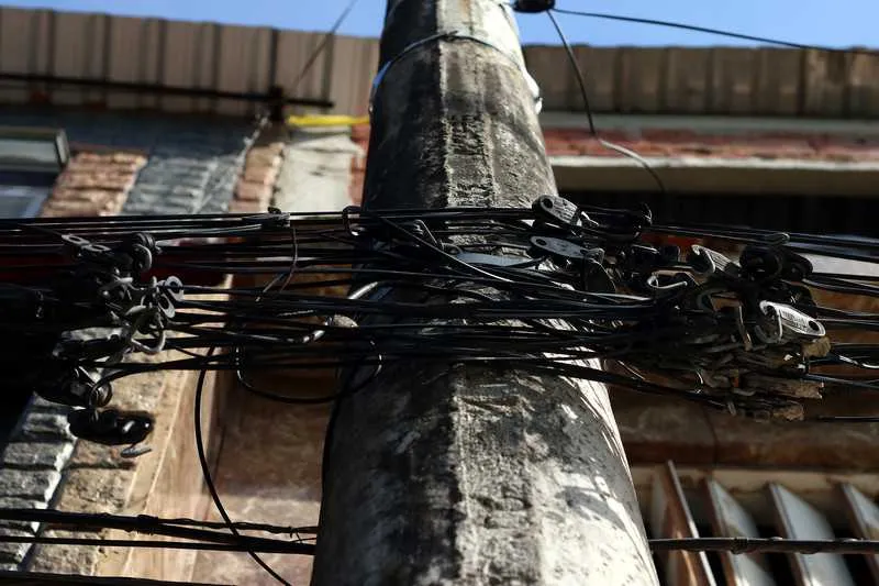 Moradores não aguentam mais ficar sem internet e telefone