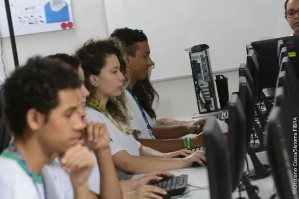 Há vários cursos em unidades da Faetec, incluindo Informática e Informática para internet