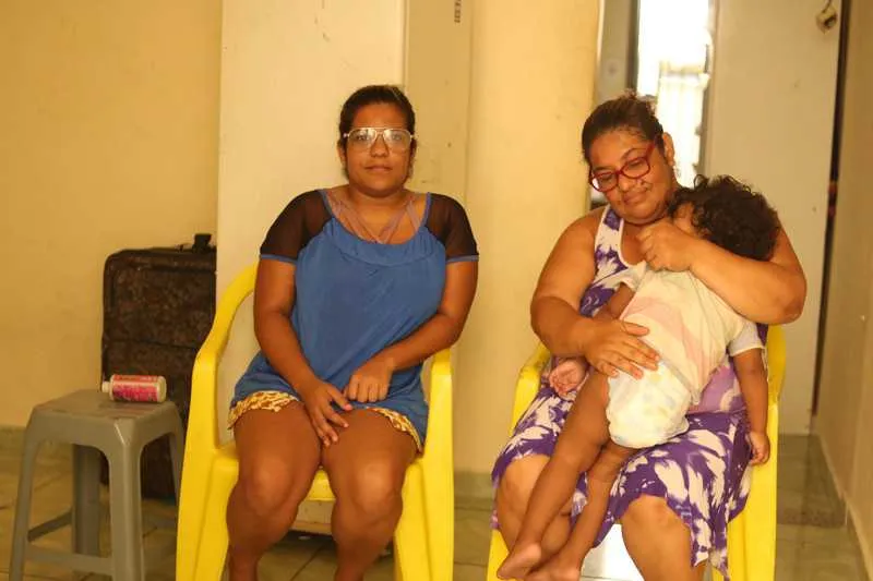 Os três vivem em péssimas condições em uma pequena quitinete no bairro Jardim Catarina