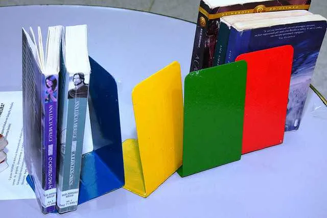 Produção foi feita com placas de ferro que iriam para o lixo