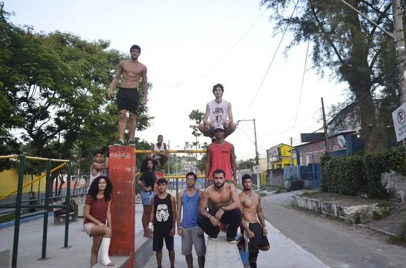 São Gonçalo recebe traceurs e traceuses (praticantes de parkour) no Bairro Almerinda e Alcântara