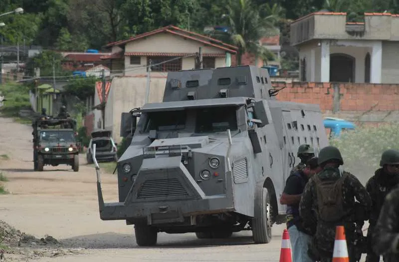 Tropas do Exército deram sustentação ao trabalho realizado pelo MP no Complexo do Salgueiro, durante a manhã de ontem
