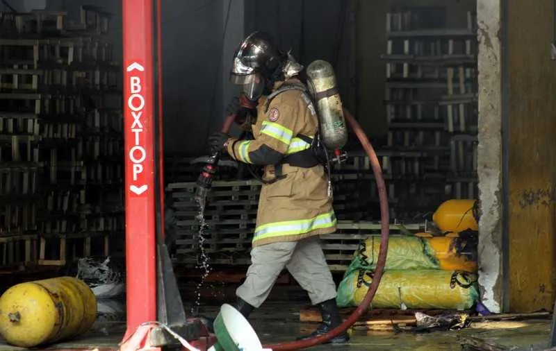 Cilindro explodiu em loja, localizada no Jardim Alcântara 