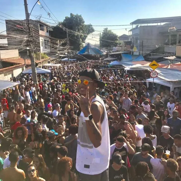 Considerado uma referência na nova geração do funk carioca, Rennan já gravou com vários famosos