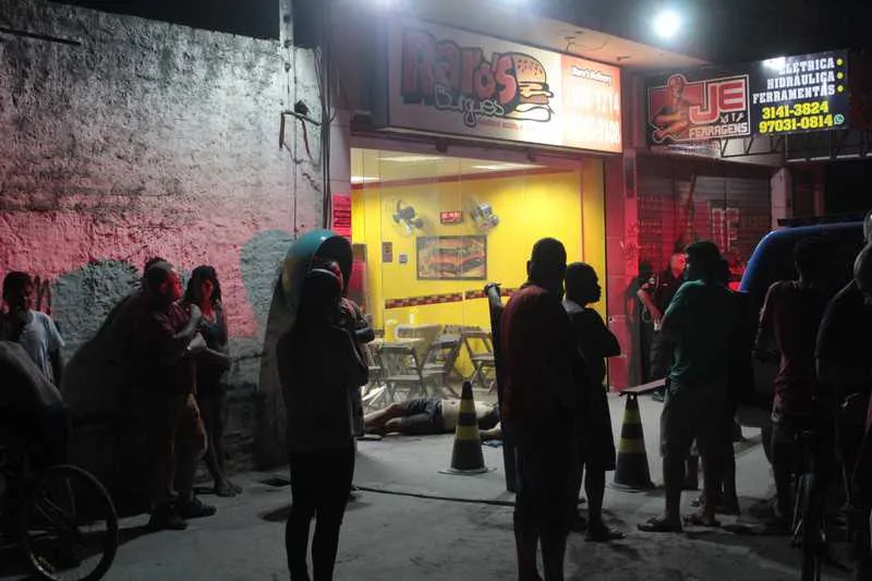 Imagem ilustrativa da imagem Comerciante é morto na porta de sua hamburgueria no Arsenal, em São Gonçalo