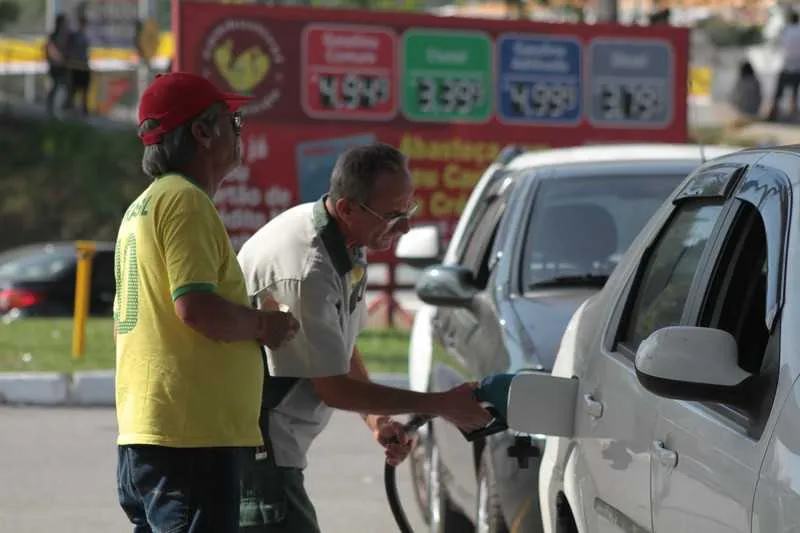  Gasolina nos postos de combustíveis de São Gonçalo está com preços entre R$4,94 e R$5,70