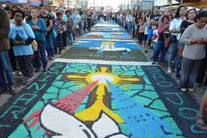 Cerca de cinco mil pessoas são esperadas no feriado de Corpus Christi na rua principal da cidade