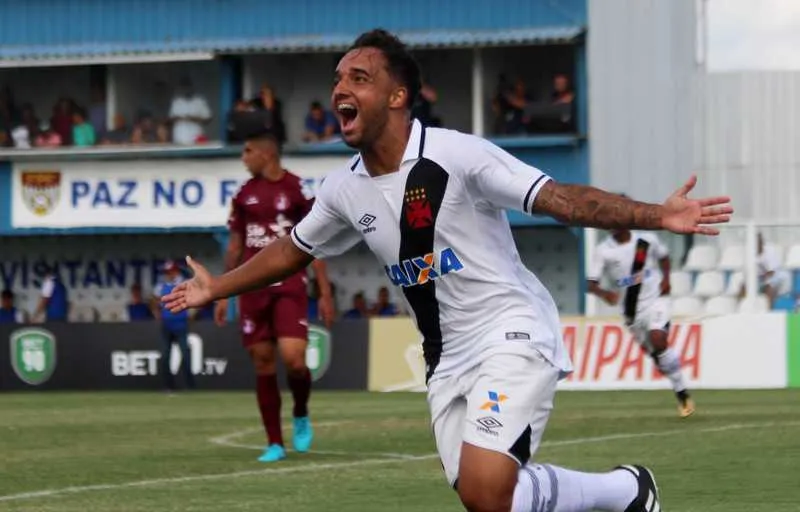 >> Hugo Borges vibrou com companheiros de equipe após abrir o placar contra o Juventus-SP