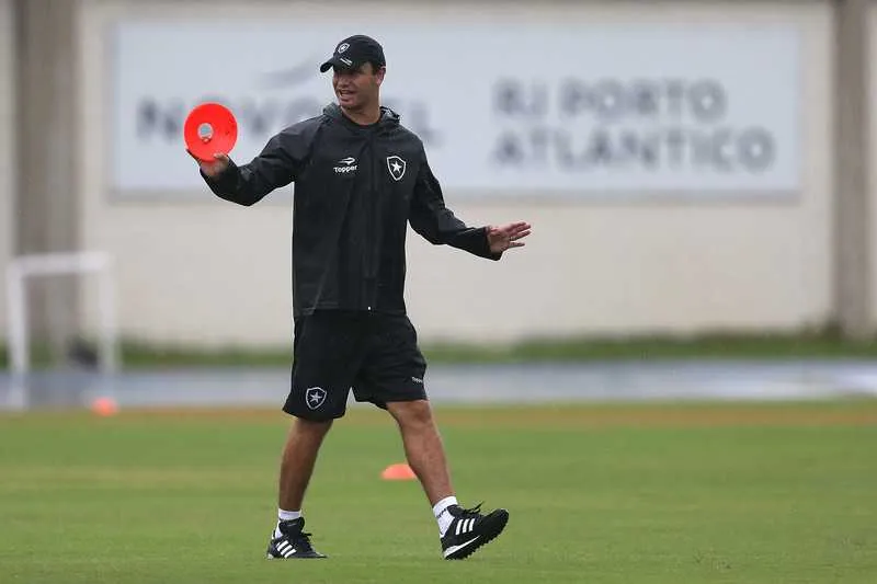 O técnico Felipe Conceição não garantiu que Carli e Kieza começam jogando contra o Madureira