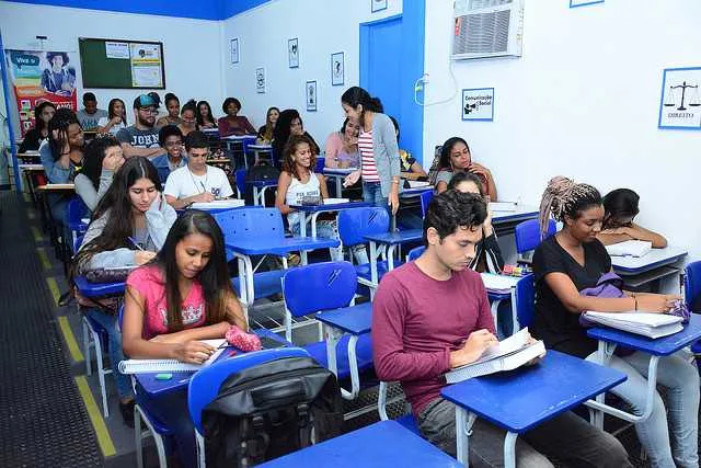 O curso preparatório é voltado para o Enem e conta com as principais disciplinas da prova
