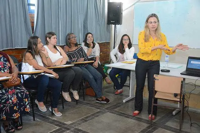 Imagem ilustrativa da imagem Professores de Itaboraí fazem curso de qualificação de texto acadêmico