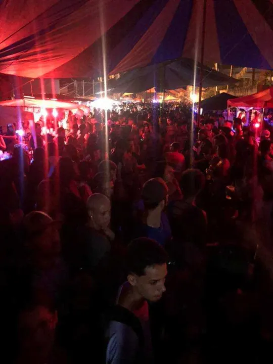 O baile funk da Trindade têm atraído a presença de muitos jovens

