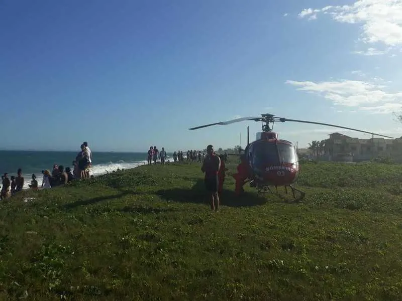 Doze agentes da Defesa Civil e do Corpo de Bombeiros participaram das buscas com o auxílio de um helicóptero, motos aquáticas e um bote.