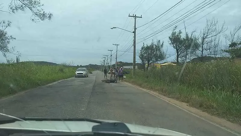 O acidente aconteceu por volta das 11h40, na Avenida José Bento Ribeiro Dantas