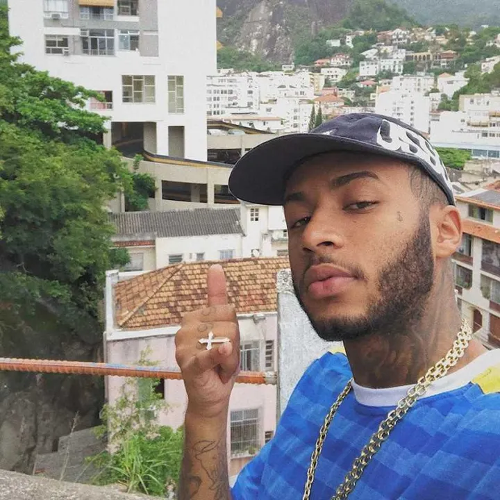 O rapper foi encaminhado para a 125ª DP (São Pedro da Aldeia), onde o caso foi registrado.
