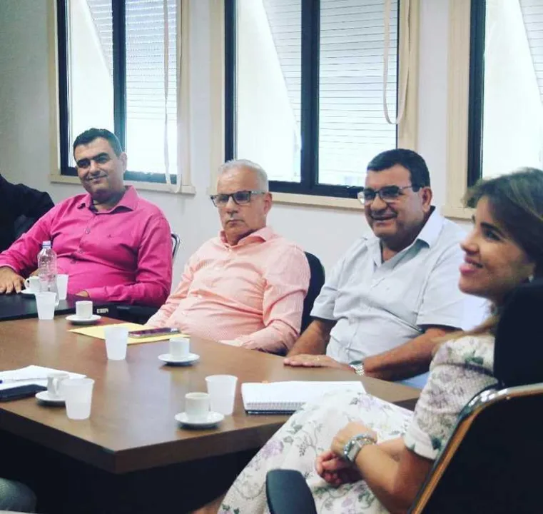 José Luiz Nanci e assessores se reuniram com a titular da Assistência Social do Estado, Fabiana Bentes