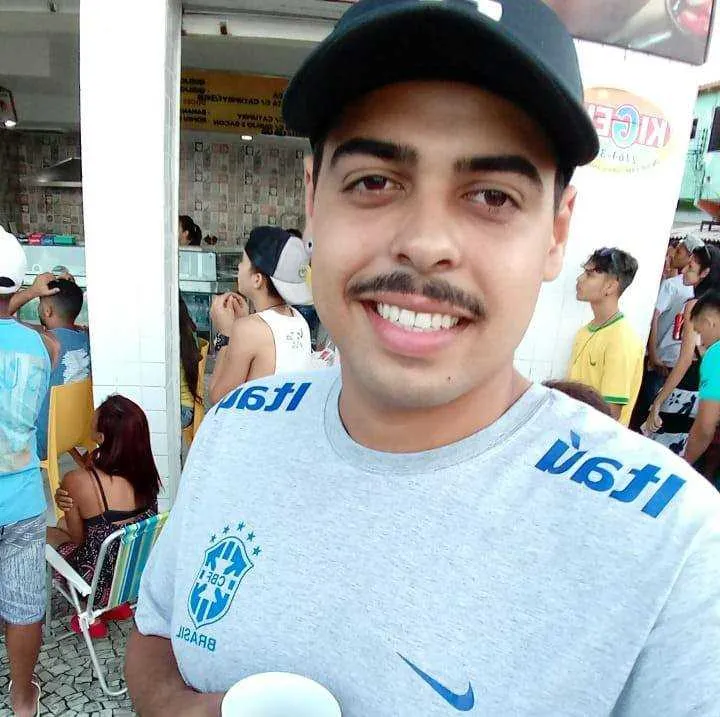 O corpo da vítima foi levado para o Instituto Médico Legal (IML) de Macaé.

