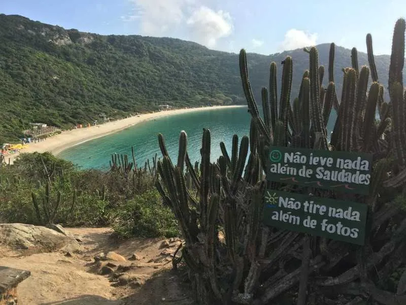 Uma das preferidas pelo público é a Praia do Forno