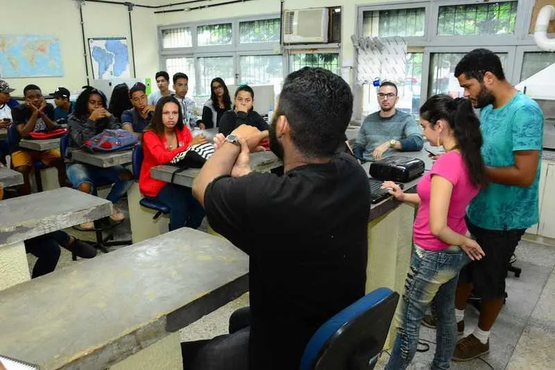 Imagem ilustrativa da imagem Estudantes de Itaboraí vivem experiência universitária na UERJ