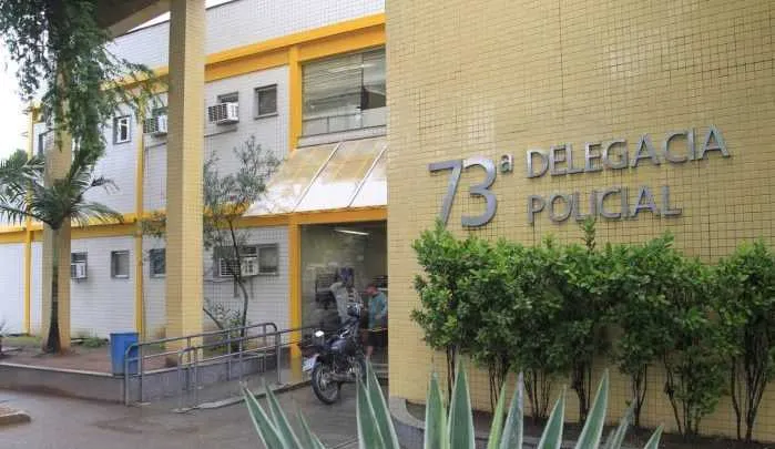  O caso foi registrado na central de flagrantes da 73ªDP (Neves).
