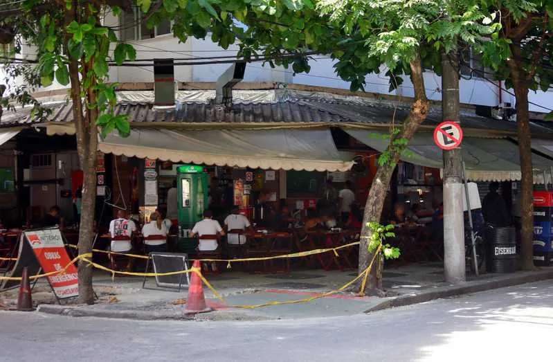 Os bares em ruas de Icaraí têm sido alvos de assaltantes e policiais pedem ajuda da população