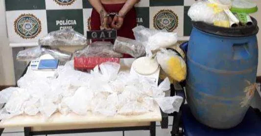 O suspeito foi encaminhado para a 132ª DP (Arraial do Cabo) e preso por tráfico de drogas.