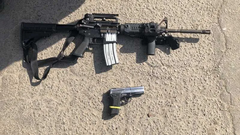 Armas foram apreendidas