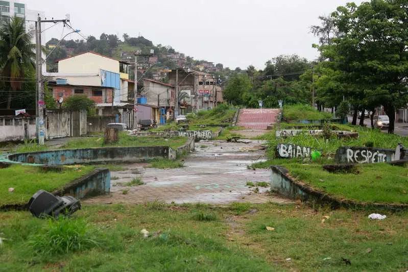 Não há qualquer previsão de obras para a Praça da Bíblia, que está destruída e abandonada