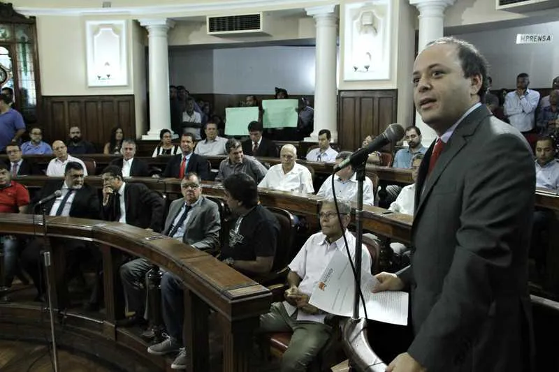 Prefeito também anunciou as metas para este ano no plenário da Câmara na manhã de ontem