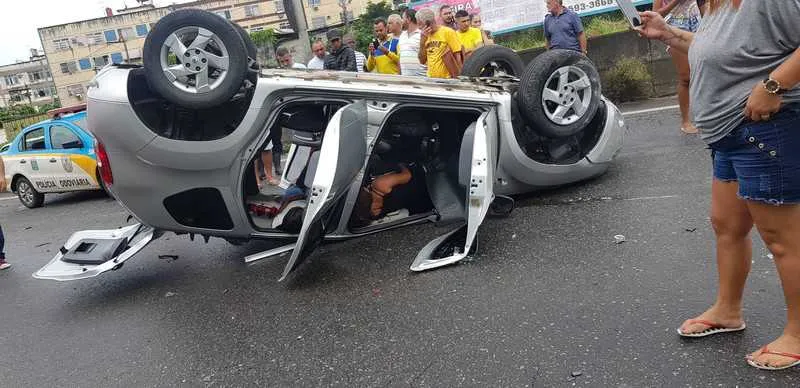 O carro da família chegou a capotar 