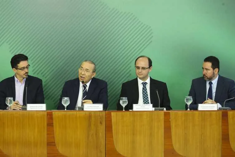 Medida foi tomada hoje após reunião da cúpula do governo