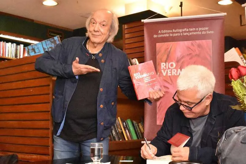 Aloysio Reis recebe prestígio de Erasmo Carlos em lançamento