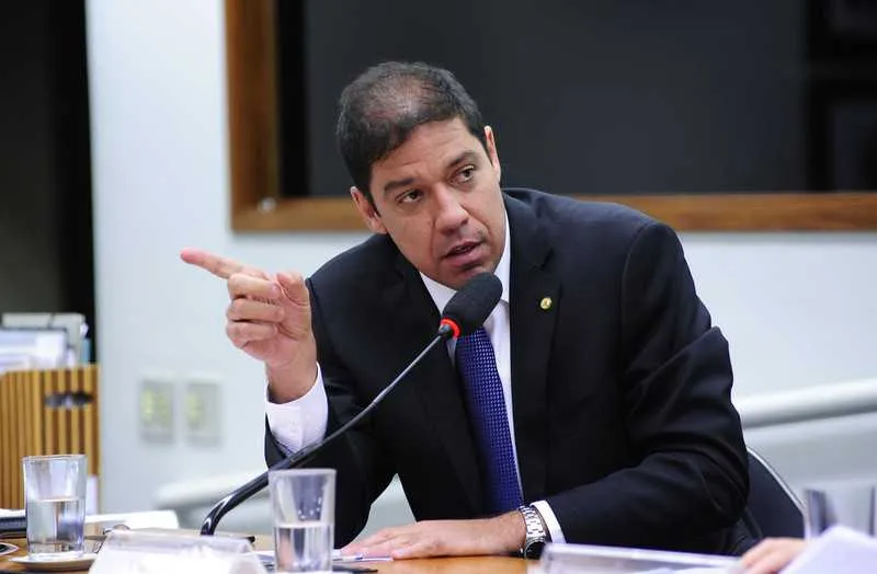 Altineu foi um dos que aproveitou a janela para deixar o MDB e retornar ao PR
