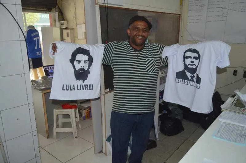 Confecção de camisas aproveita o clima de ‘FlaxFlu’ eleitoral para investir nos produtos