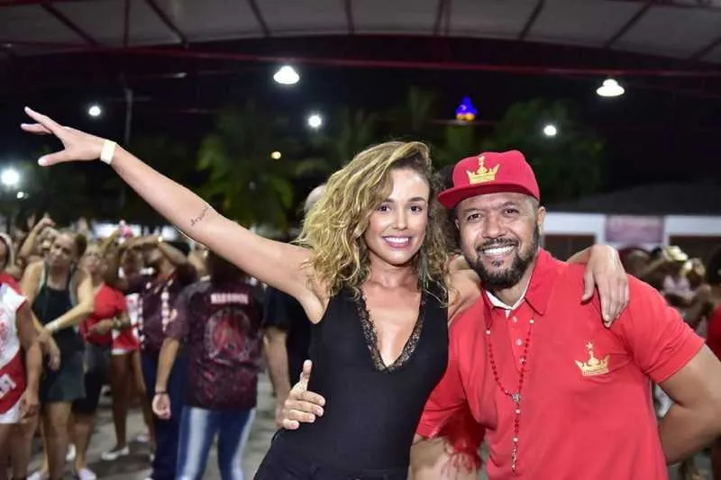  Juliane Araújo prestigiou o ensaio da Viradouro no Barreto