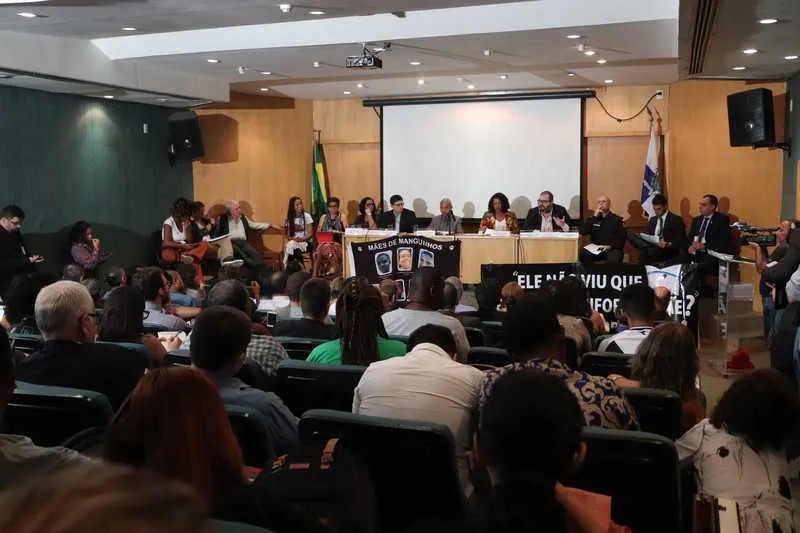  Esta foi a primeira sessão pública da Comissão de Defesa dos Direitos Humanos e Cidadania